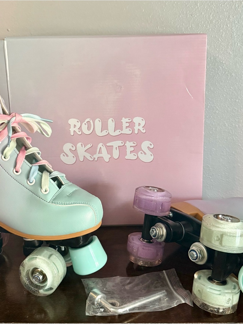 🛼 High-Top Leather Roller Skates – Size 3 🛼